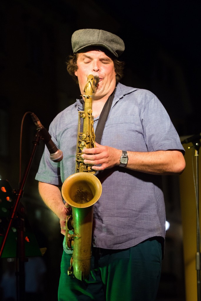 Jazz oder  TRIO SANCHEZ-LUMPERT-WIENING (Španija, Slovenija, Nemčija) Javier Moreno Sanchez, kontrabas  Igor Lumpert, tenor saksofon  Mareike Wiening, klavir in bobni  Stari trg, Ljubljana, Petek, 7. 7. 2017  Imago Sloveniae